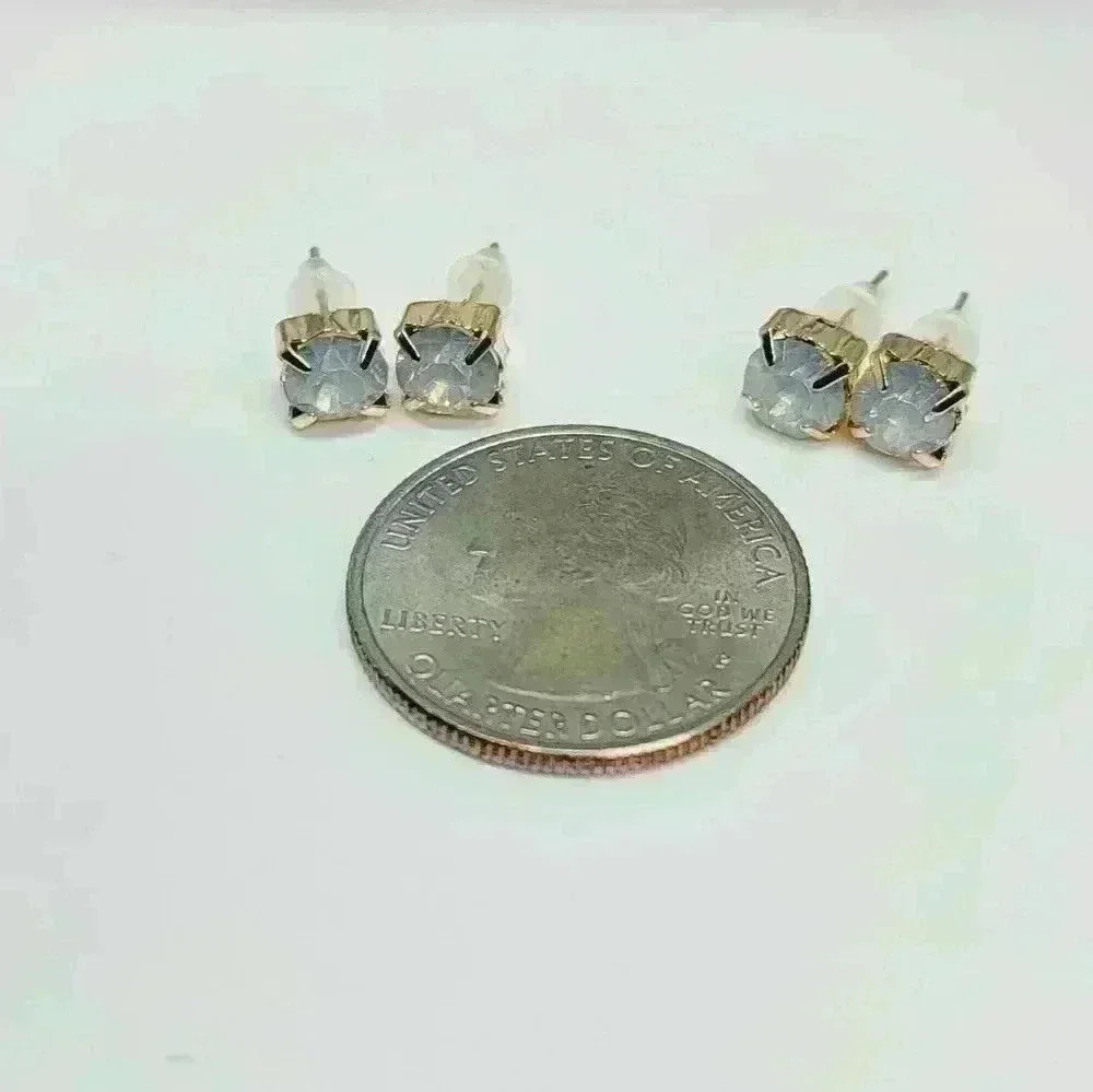 NWOT Gorgeous 2 Pair Earrings-NWOT - Picture 3 of 3
